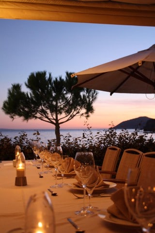 Restaurant mit Meerblick auf Ibiza