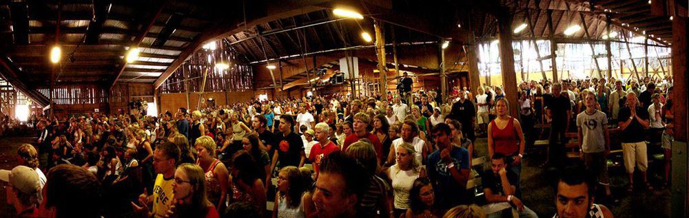 Menschenmenge auf der Youth Conference