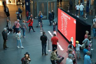 LED-Wand im Berliner Bahnhof
