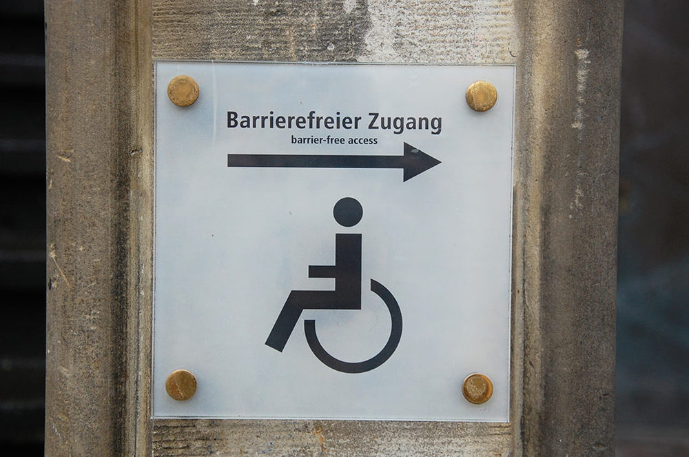 Schild: Barrierefreier Zugang