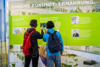 Ausstellungsdetail der Dialogtage Ernährungswirtschaft 2017 vor dem Hbf Berlin