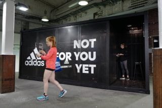 Container für Adidas