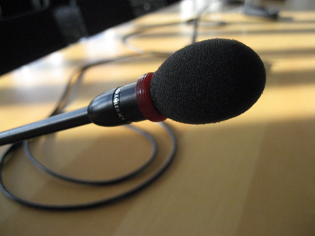 Mikrofon bei Hauptversammlung