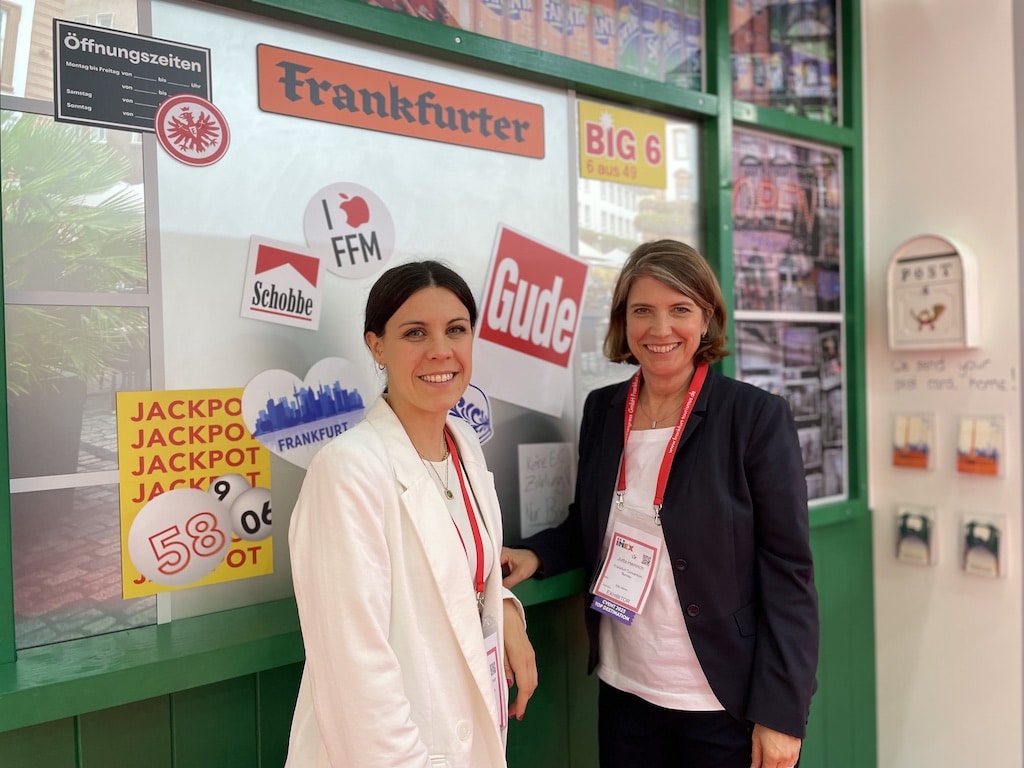 Carolin Blaettner (l.), Marketing Managerin Conventions, und Jutta Heinrich, Leiterin Frankfurt Convention Bureau