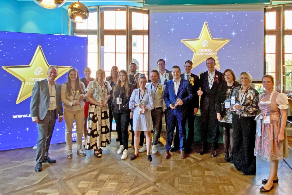 Gruppenfoto der Teilnehmer:innen der 12. Certified Star-Awards im Rahmen der Veranstaltung Meet Germany Summit 2023