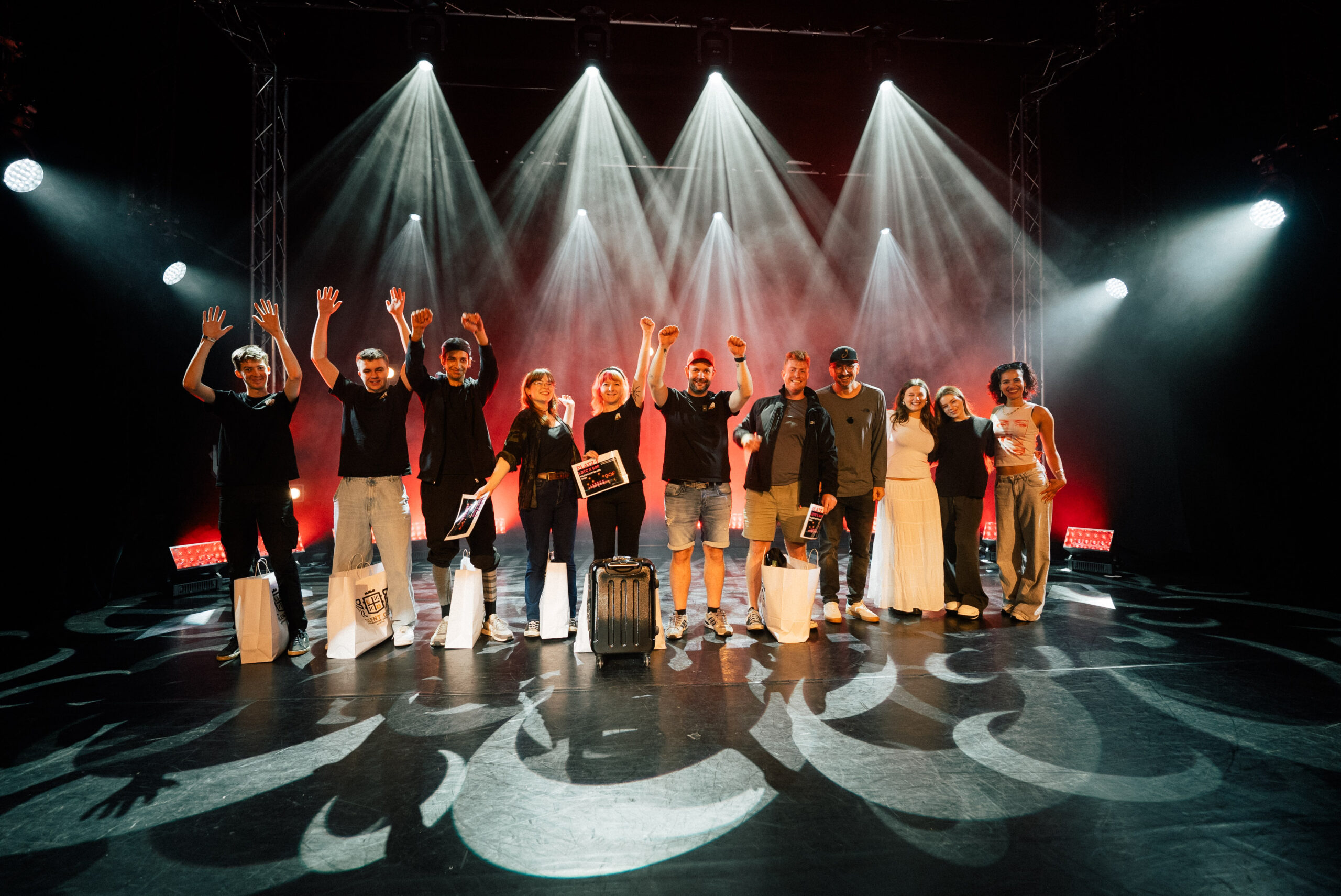 v.l.n.r.: Pascal Mittag, Elias Huppertz, Philipp Ohde, Johanna Jöhnk, Jessica Gollmert, Nicolo Priolo, Jan Heidreich, Sebastian Drozdz, Emma Dudek, Benitta Zakshevska und Louisa AVA Sidorkiewicz 