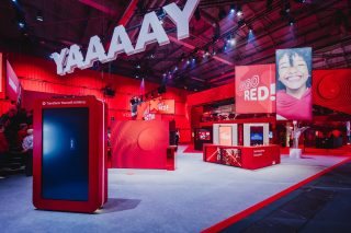 Der Vodafone Messestand auf der OMR bevor die Messe eröffnet wurde.